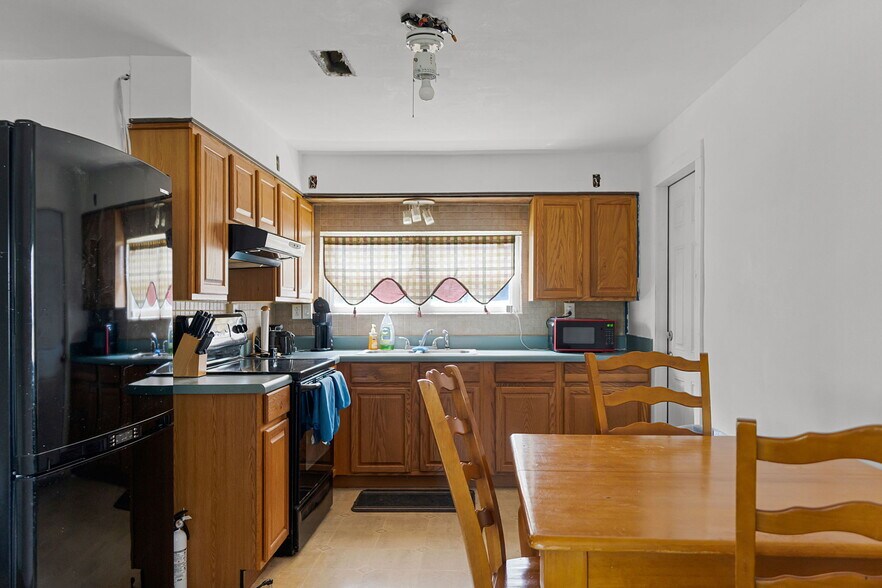 More Photos Of 102 Orange Ave, Edgewater Flex For Sale