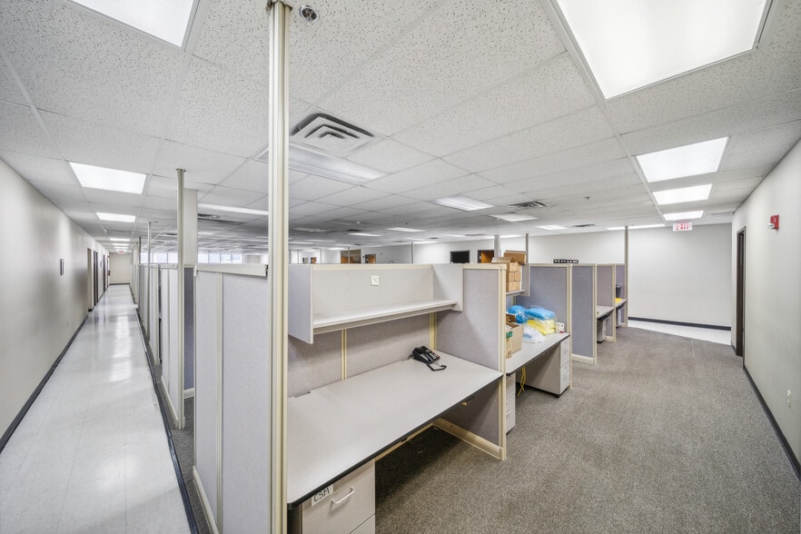 More Photos Of 2020 Holly Rd, Claremore Office For Sale