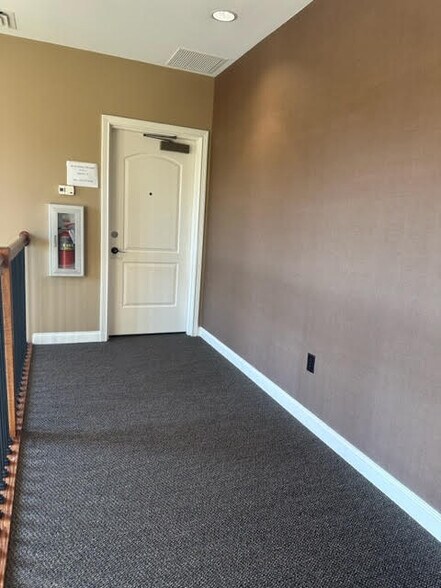 More Photos Of 7357 E Kemper Rd, Cincinnati Office For Sale