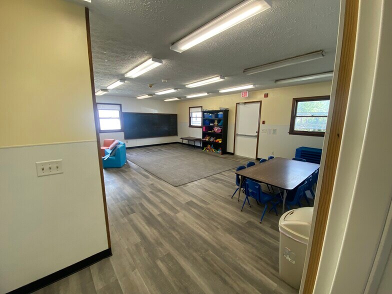 More Photos Of 202 W Plum St, Thorntown Daycare Center For Sale