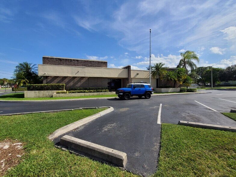 More Photos Of 1750 NE 8th St, Homestead Bank For Sale