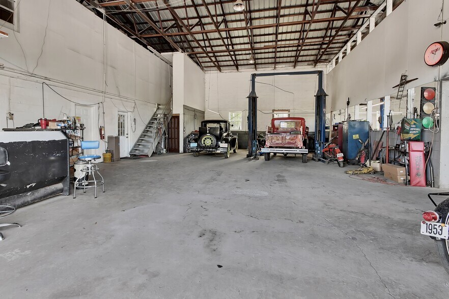 More Photos Of 309 S Florida Ave, Deland Auto Repair For Sale