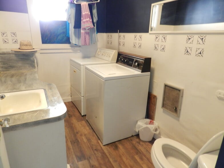 More Photos Of 104 Challis St, Salmon Warehouse For Sale