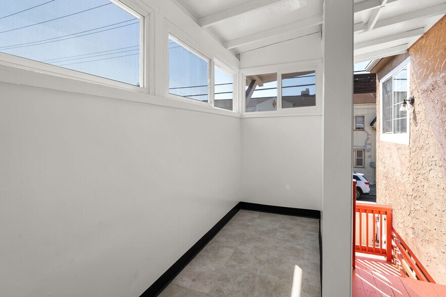 More Photos Of 1049 55th St, Emeryville Storefront Retail Residential For Sale