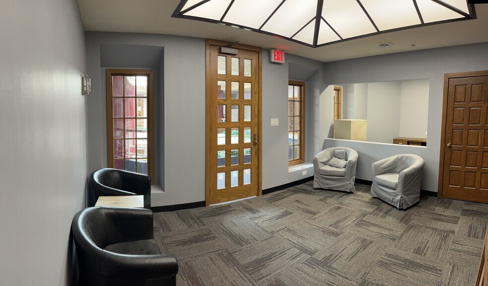 More Photos Of 340 W Butterfield Rd, Elmhurst Office Residential For Sale