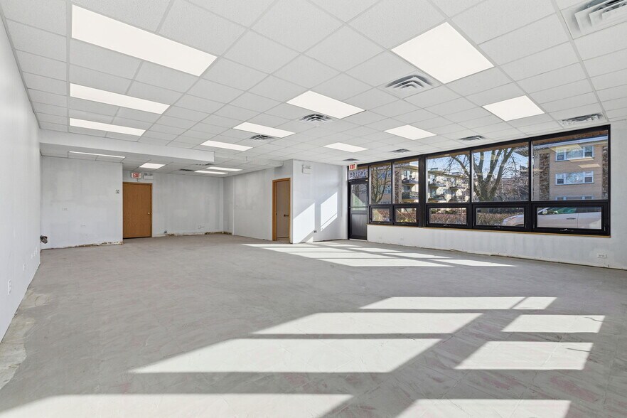 More Photos Of 6301 N Northwest Hwy, Chicago Storefront Retail Residential For Lease