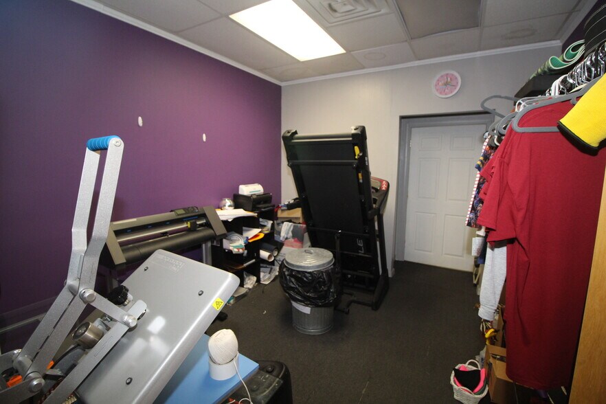 More Photos Of 121 Friends Ln, Newtown Medical For Sale