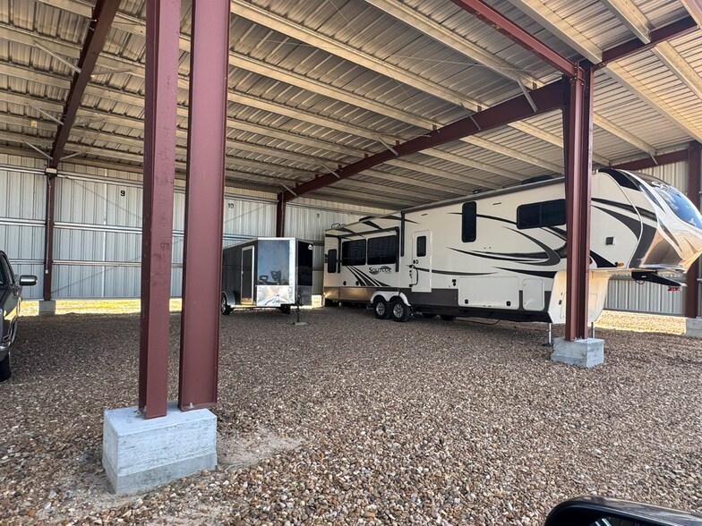 More Photos Of 7311-1 TX-36, Sealy Warehouse For Sale
