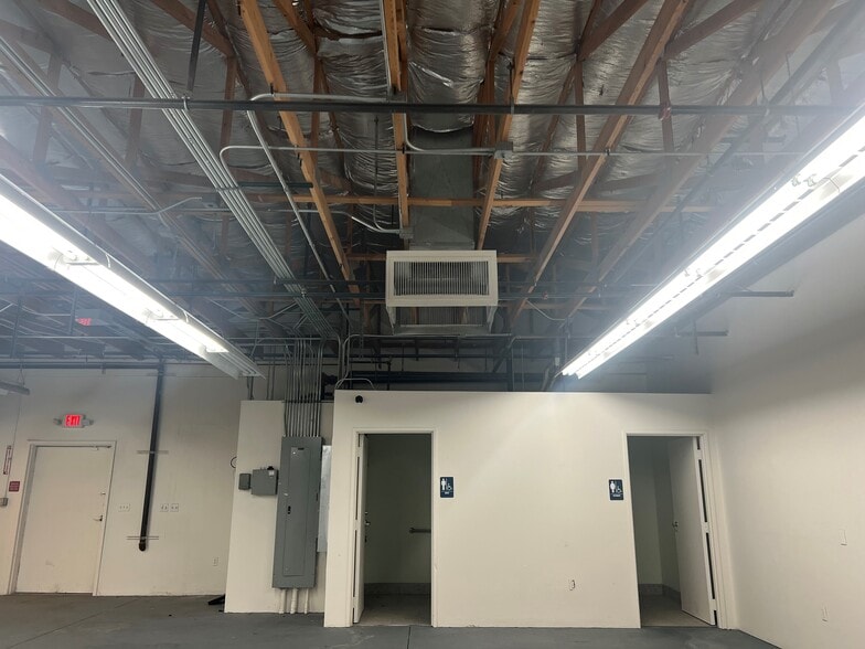 More Photos Of 2991 W Lake Mead Blvd, North Las Vegas General Retail For Sale