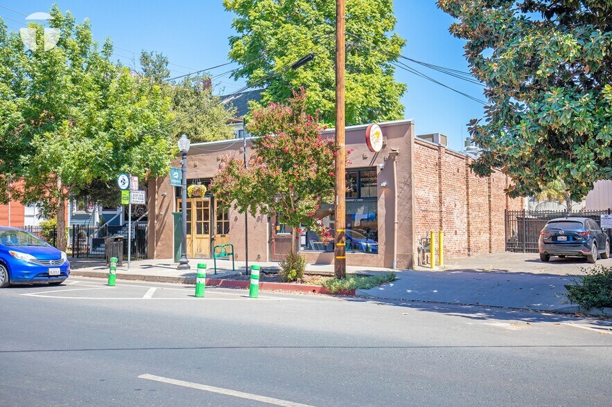 Primary Photo Of 1221 19th St, Sacramento Restaurant For Sale