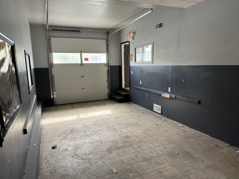 More Photos Of 142 Wilmington W Chester Pike, Chadds Ford Storefront For Lease