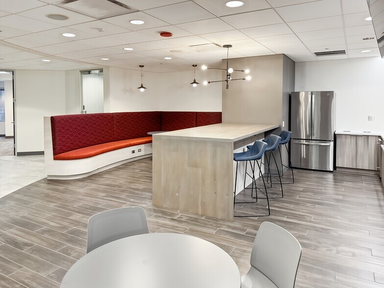 More Photos Of 150 N Michigan Ave, Chicago Coworking Space