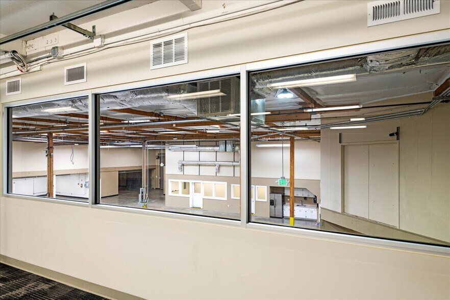 More Photos Of 901 Shasta St, Redwood City Warehouse For Lease