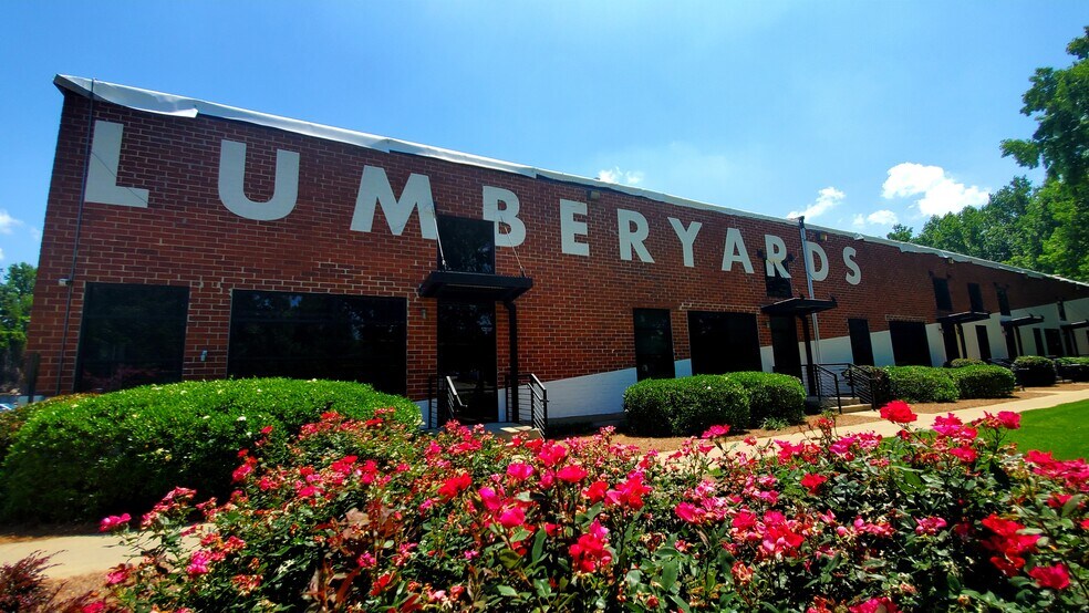 More Photos Of 1425 Ellsworth Industrial Dr, Atlanta Storefront Retail Office For Lease