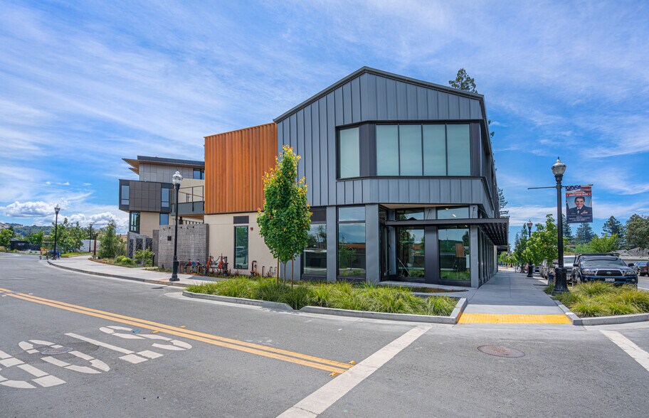 More Photos Of 160 Healdsburg Ave, Healdsburg General Retail For Lease