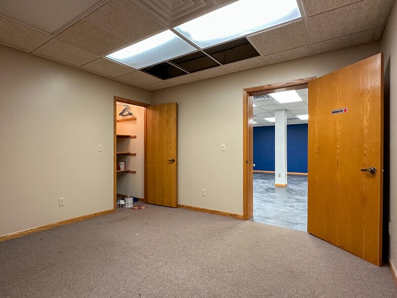 More Photos Of 233 S 8th St, Medford Office For Sale