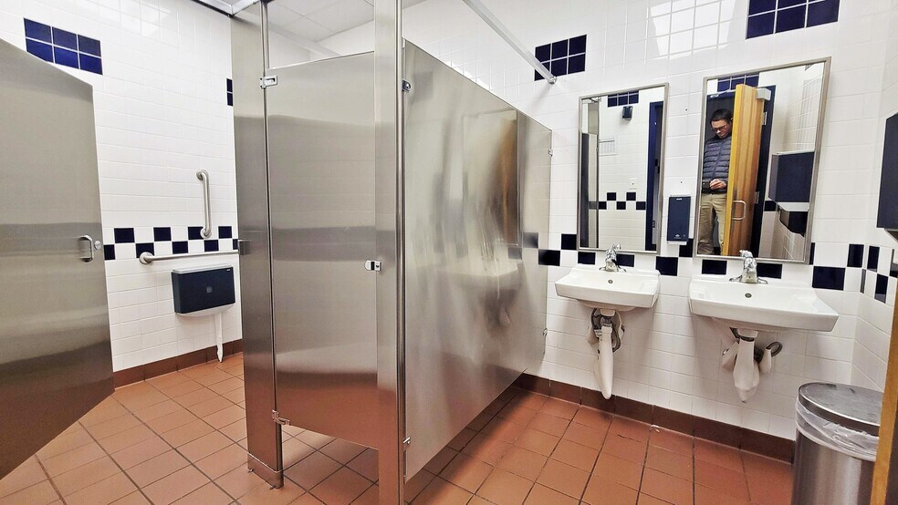 More Photos Of 5050 Langston Blvd, Arlington Restaurant For Sale