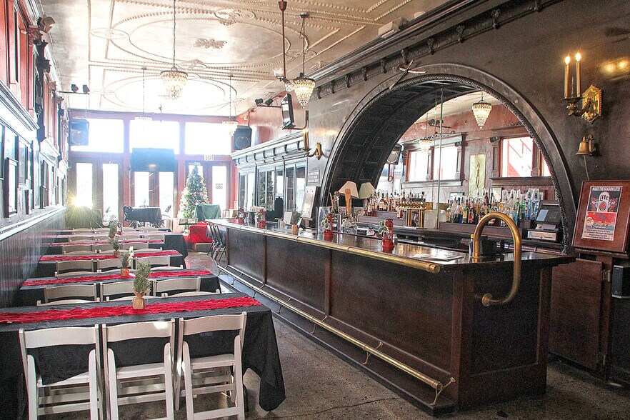More Photos Of 13 W 10th St, Anniston Storefront For Sale