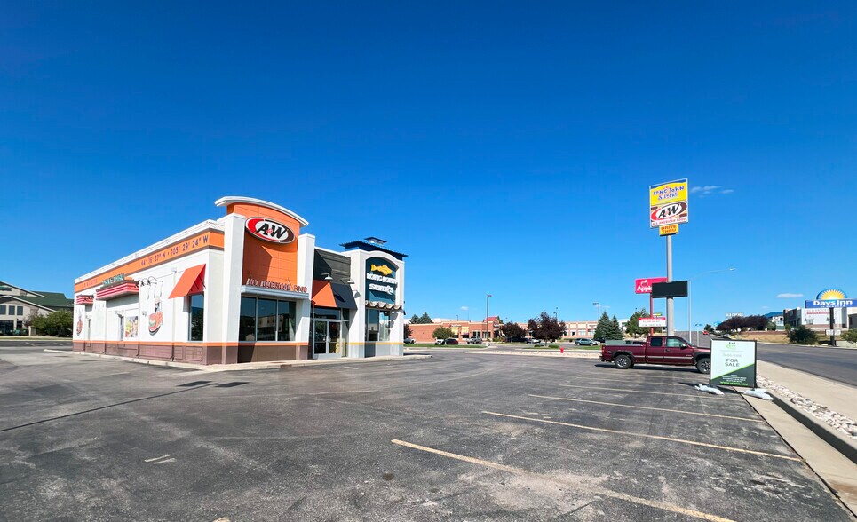 More Photos Of 1920 Cliff Davis Ave, Gillette Restaurant For Sale