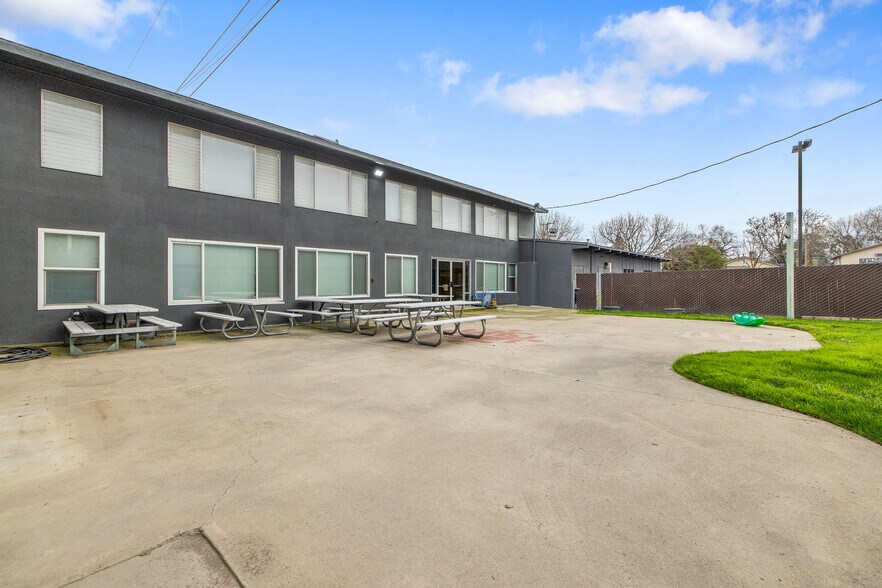 More Photos Of 315 N Conyer St, Visalia Religious Facility For Sale