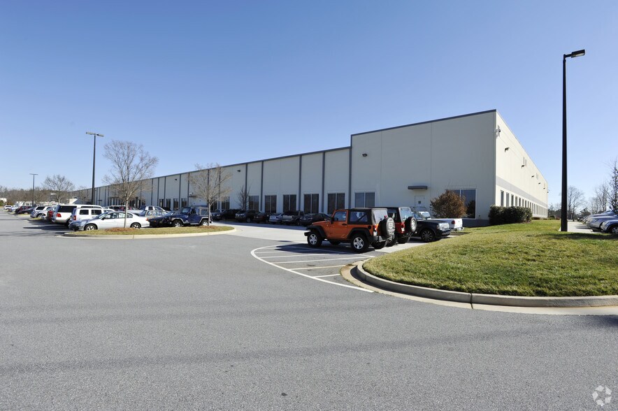 More Photos Of 296 Brogdon Rd, Suwanee Warehouse For Lease