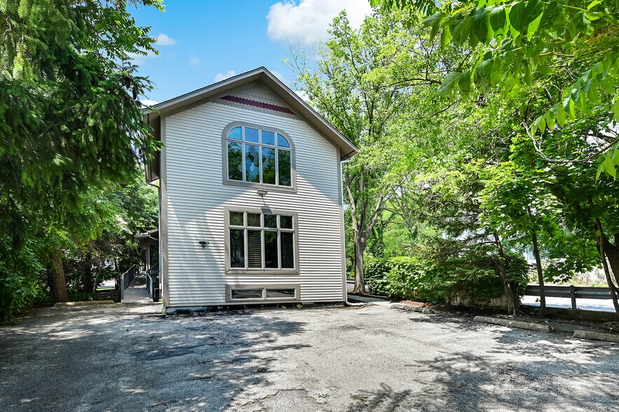 More Photos Of 15 N Lincoln St, Hinsdale Office For Sale