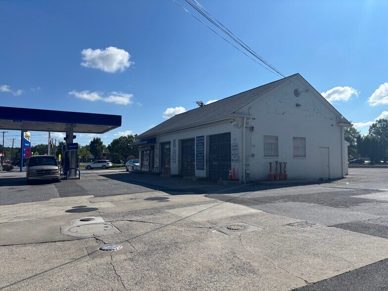 More Photos Of 2911 Colebrooke Dr, Temple Hills Service Station For Lease