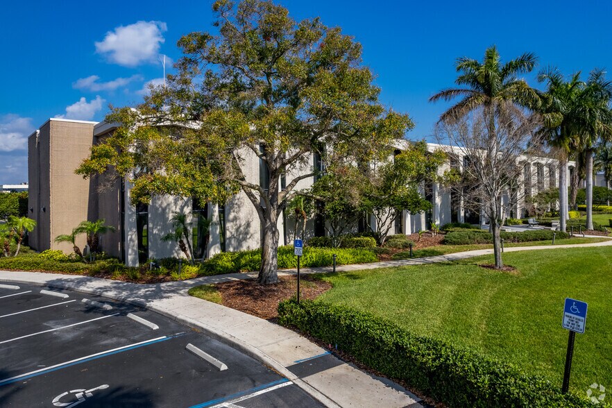 More Photos Of 9500 Koger Blvd N, Saint Petersburg Unknown For Lease