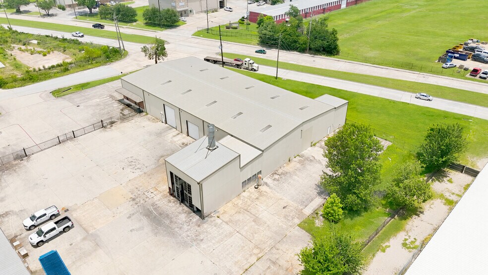 More Photos Of 2038 McAulty Rd, Houston Warehouse For Lease