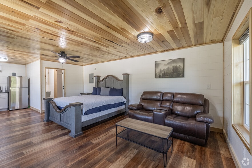 More Photos Of 444 Charlie Roberts Rd, Pelham Hospitality For Sale