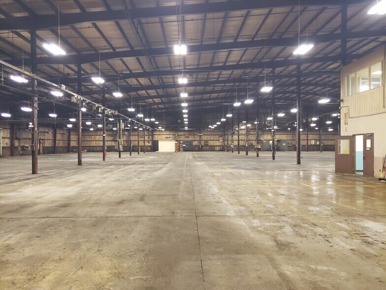 More Photos Of 4600 S Lewis Blvd, Sioux City Warehouse For Lease