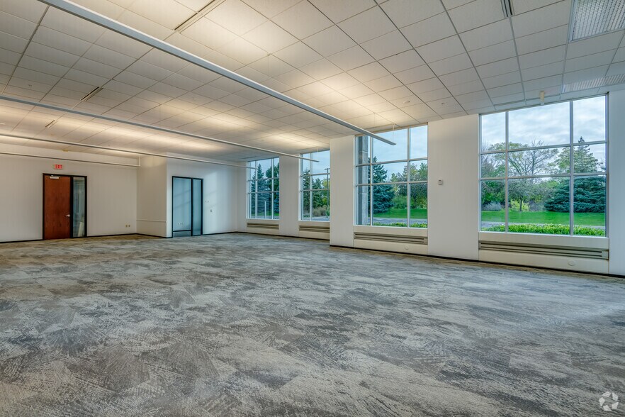 More Photos Of W233N2095 Ridgeview Pky, Waukesha Warehouse For Lease