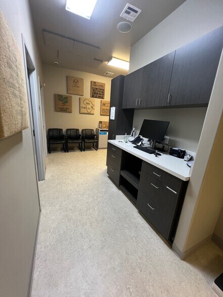 More Photos Of 1621 S Midtown Pl, Oklahoma City Medical For Sale