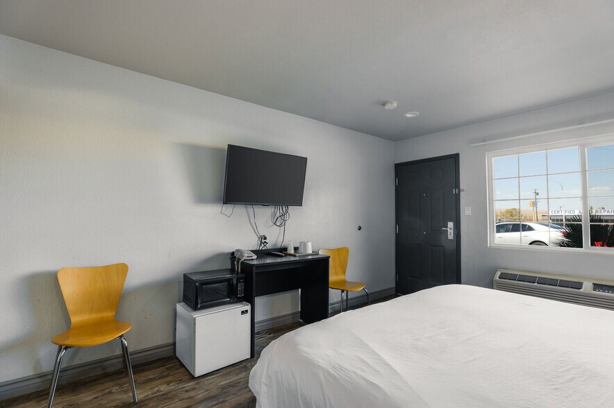 More Photos Of 1350 W Main St, Barstow Hotel For Sale