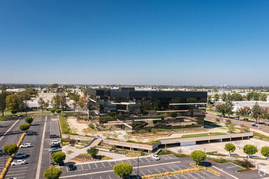 More Photos Of 3100 S Harbor Blvd, Santa Ana Office For Sale