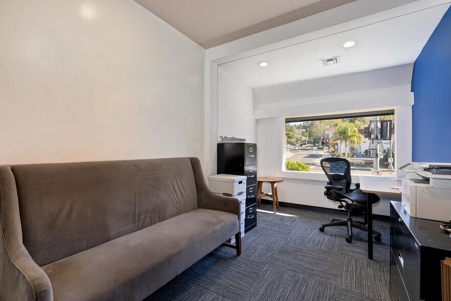 More Photos Of 3361-3365 Barham Blvd, Los Angeles Loft Creative Space For Lease