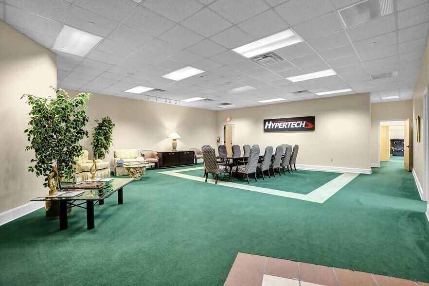 More Photos Of 7375 Adrianne Pl, Bartlett Light Distribution For Lease