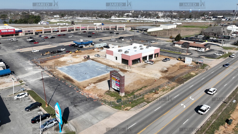 More Photos Of 1565-1585 S Jefferson Ave, Lebanon General Retail For Lease