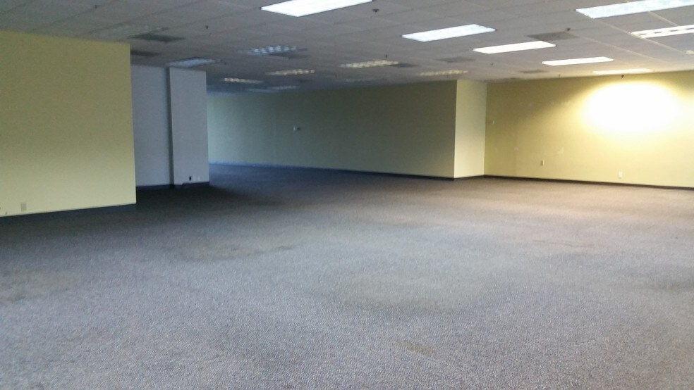 More Photos Of 2114 Airport Blvd, Pensacola Office For Lease