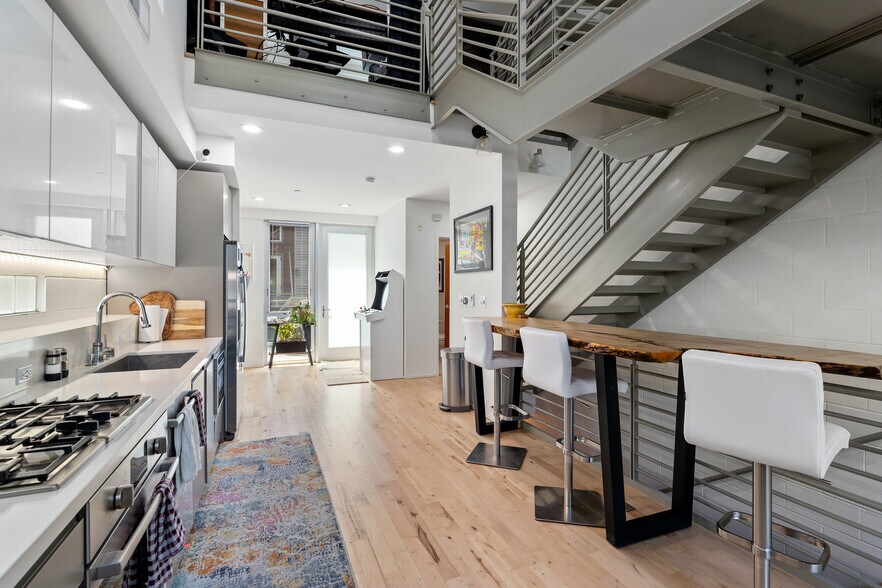 More Photos Of 3450 Cahuenga Blvd W, Los Angeles Office Residential For Lease