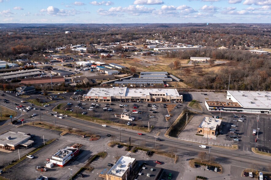 More Photos Of 500 W Main St, Hendersonville Freestanding For Lease