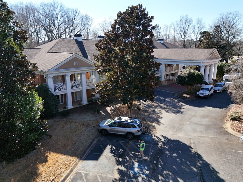 More Photos Of 425 Country Club Dr, Stockbridge Healthcare For Sale