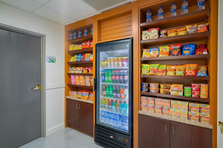 More Photos Of 6069 Macon Cv, Memphis Hotel For Sale