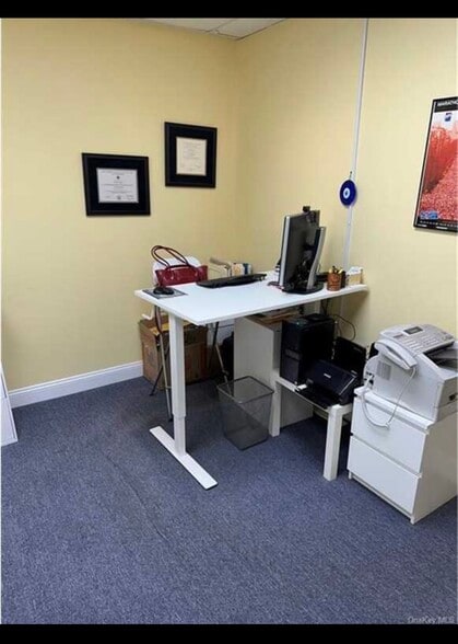 More Photos Of 275 N Middletown Rd, Pearl River Medical For Lease