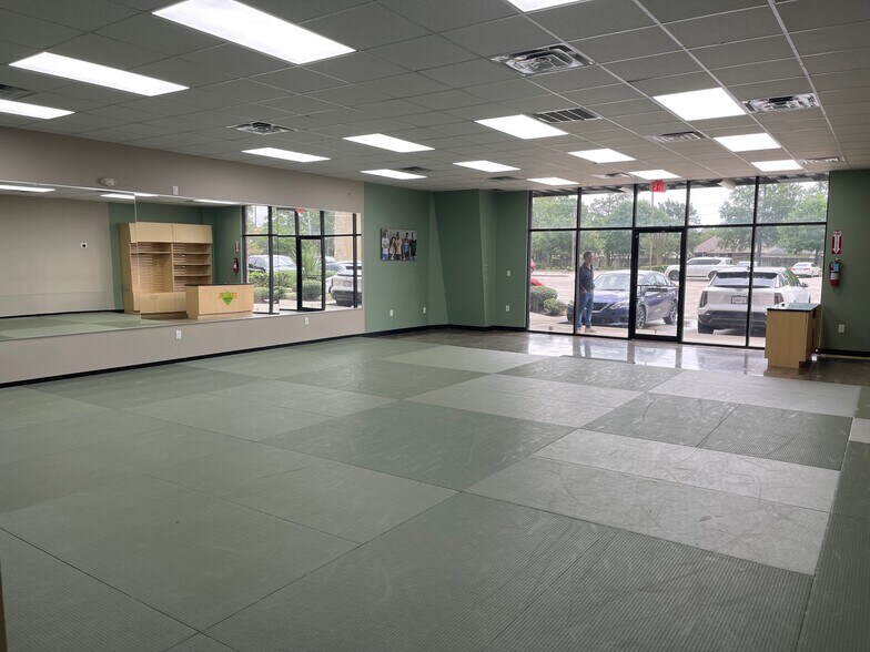 Primary Photo Of 13107-13141 W Lake Houston Pky, Houston Unknown For Lease