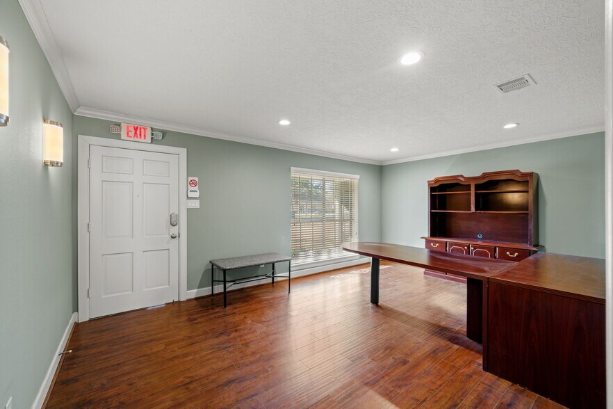 More Photos Of 1707 Bernie Ave, Rosenberg Office For Sale