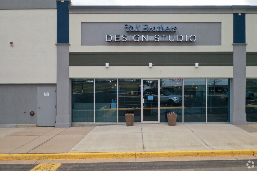 More Photos Of 550 E Thornton Pky, Thornton Unknown For Lease