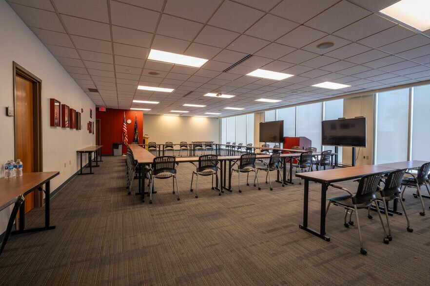 More Photos Of 807 Kinnear Rd, Columbus Medical For Sale