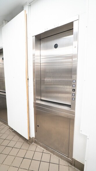 More Photos Of 43-75 NW 23rd St, Miami General Retail For Lease