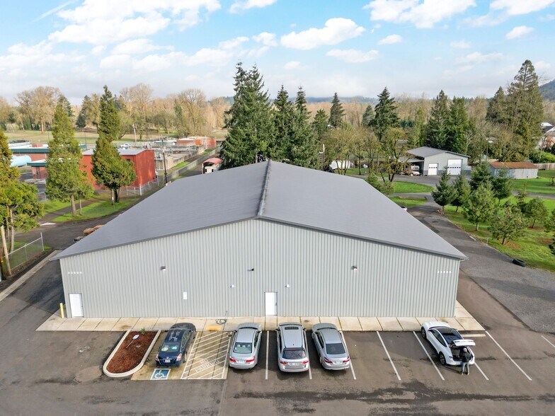 More Photos Of 33000 Tennessee, Lebanon Distribution For Sale